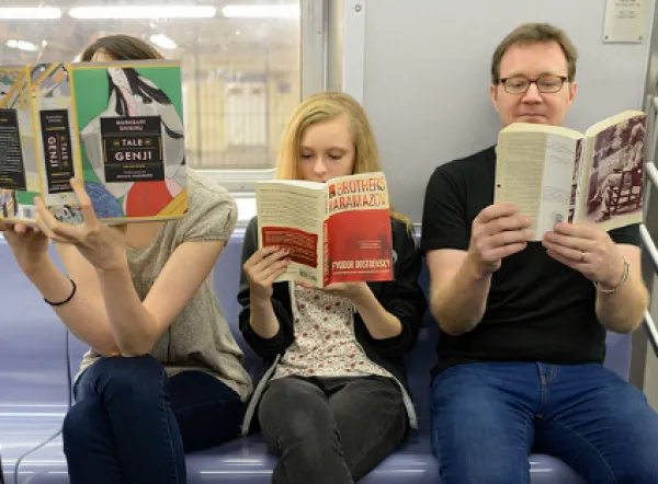 People reading